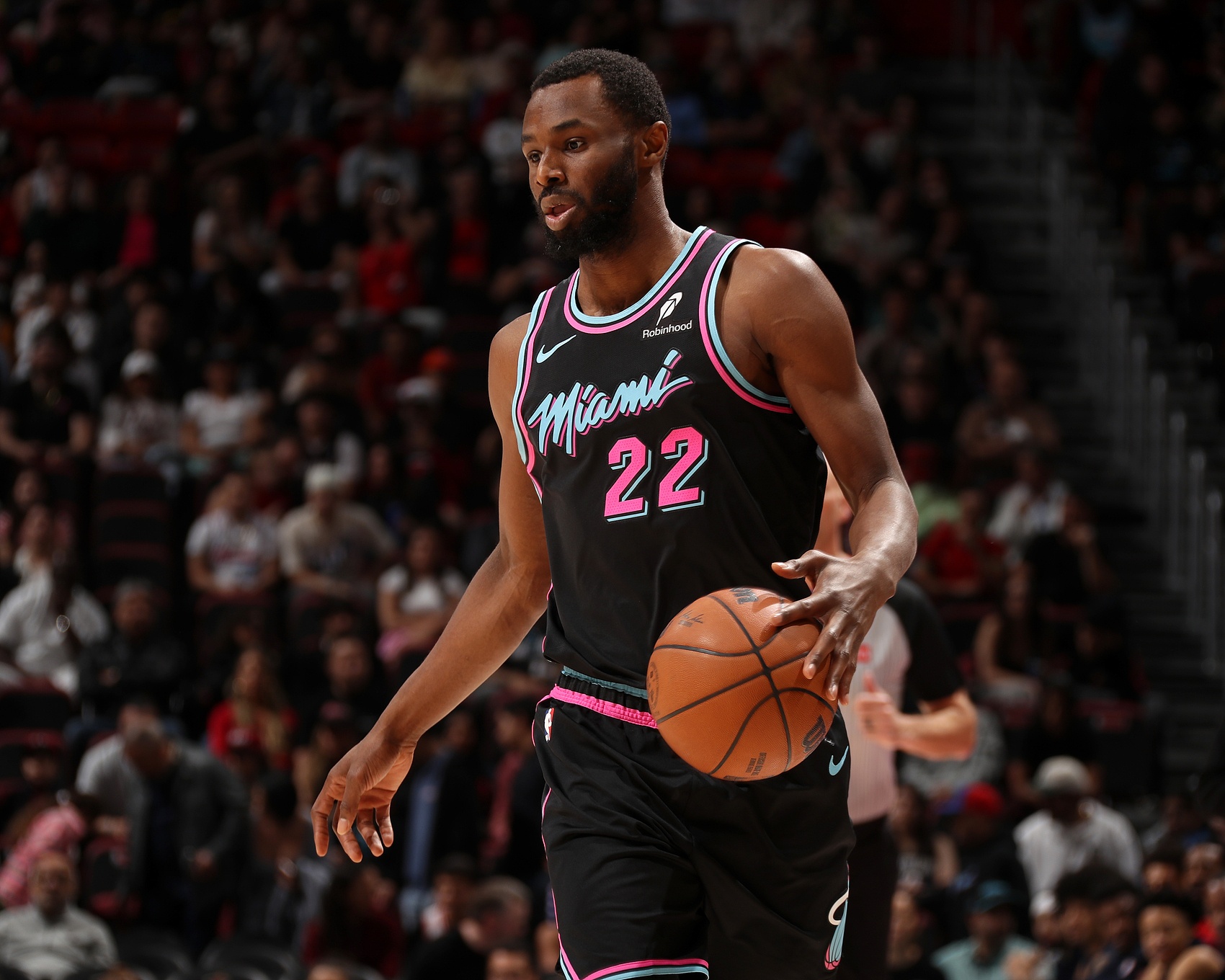 场均15.6分4.9板！热火迎战老鹰 维金斯因左腿筋紧张缺阵