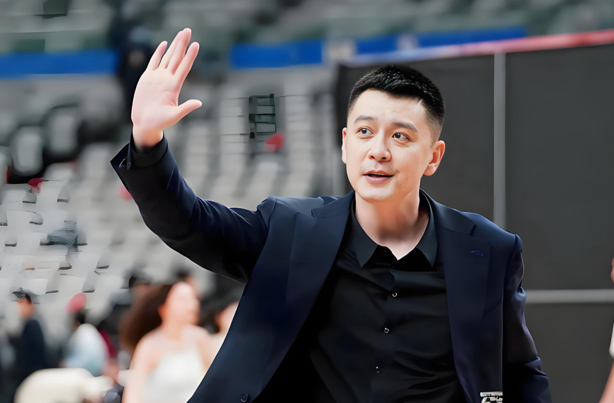 开云-杨鸣1个人离开辽宁队！在个人媒体发文，感慨万千