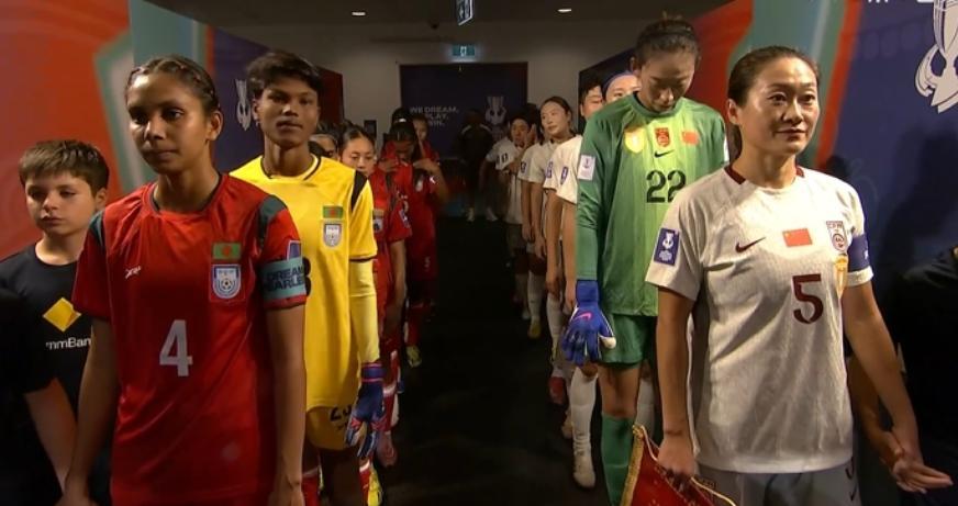 开云-中国女足2-0不足喜！赢球被骂，名嘴点评一针见血，小组第一难了