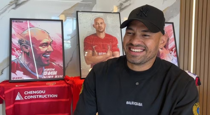 开云-入籍中国？33岁蓉城外援费利佩：我会考虑这事，但足协还没有找我