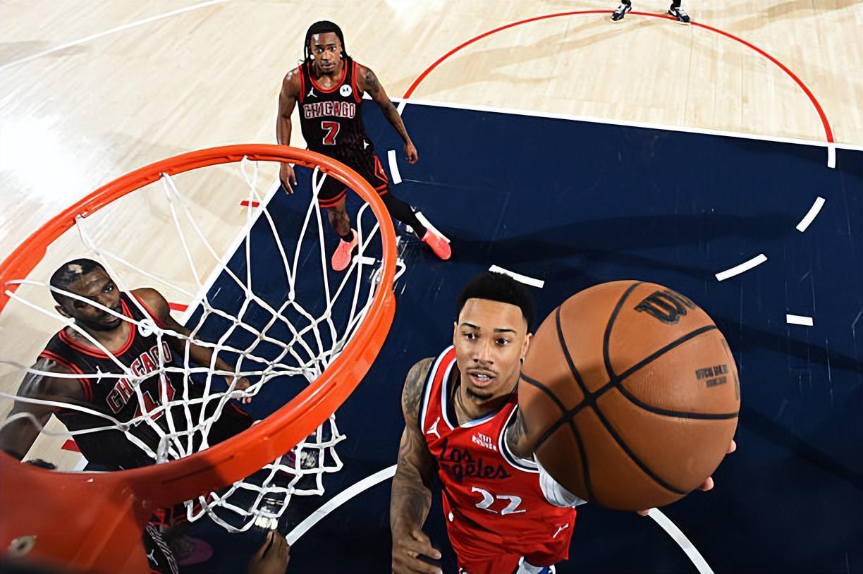 kaiyun开云体育在线-又一次扮演了超级第六人的角色，侧翼新星真的在快船站稳脚跟了？