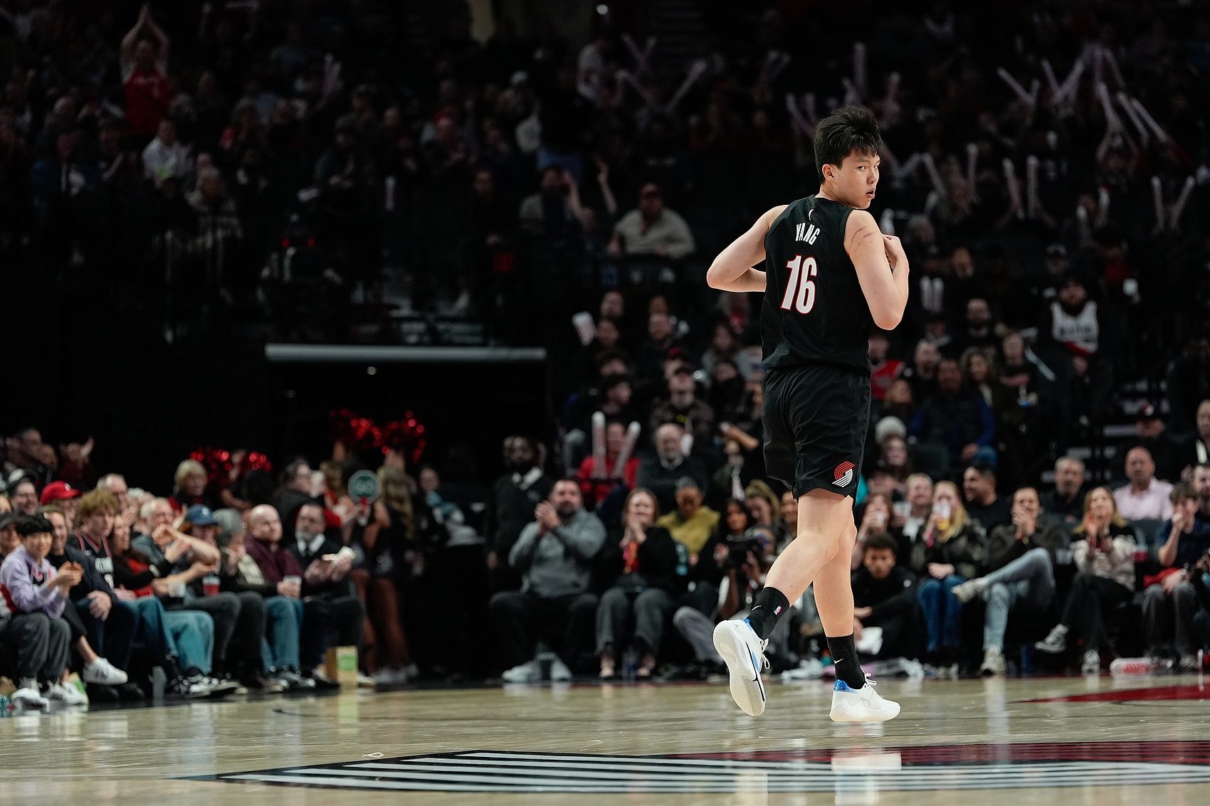 云开体育官网入口-【菜鸟】杨瀚森6分4板1帽+损失2000刀 克尼佩尔失准13分&amp;三分6中1